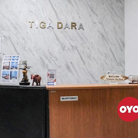 Oyo 93117 Penginapan Tiga Dara Jayapura Exterior foto