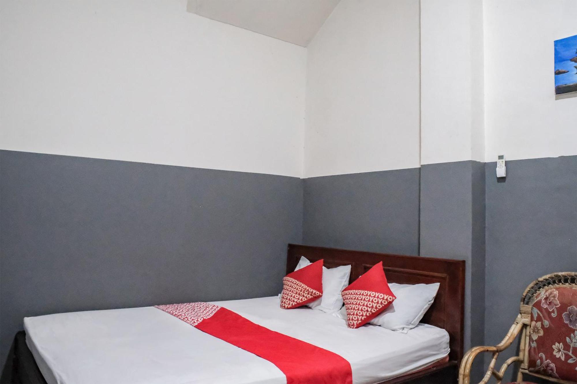 Oyo 93117 Penginapan Tiga Dara Jayapura Exterior foto