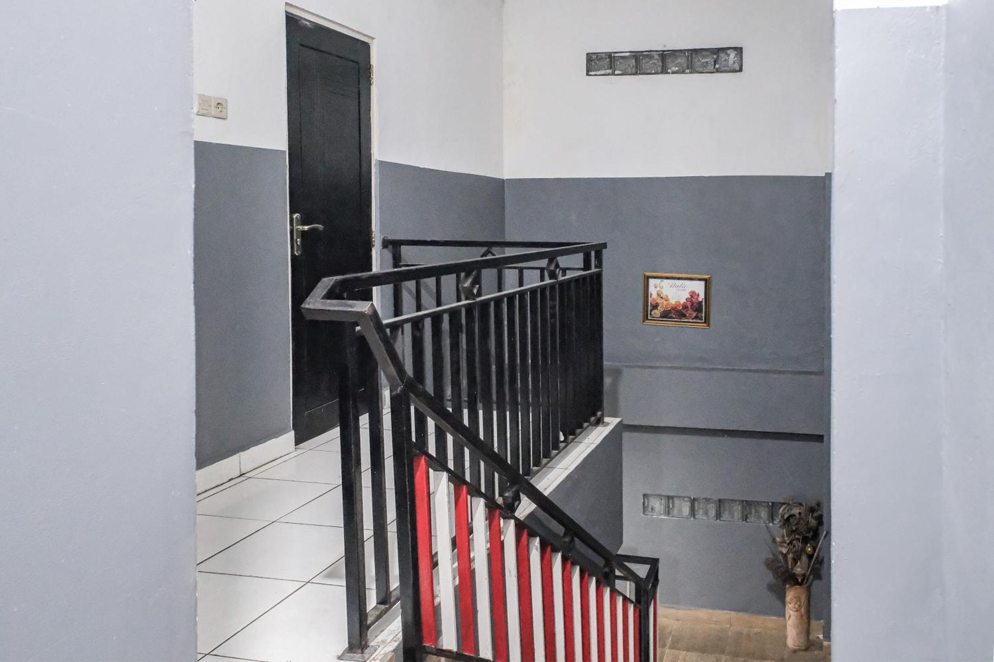 Oyo 93117 Penginapan Tiga Dara Jayapura Exterior foto