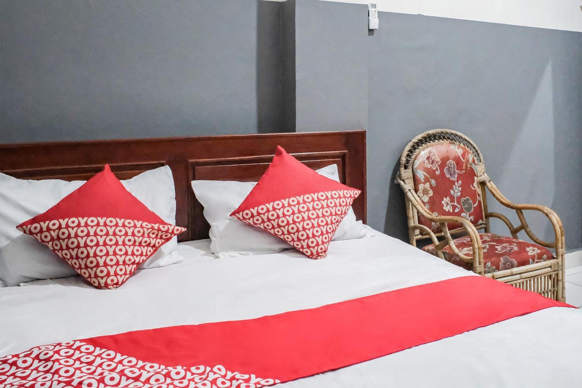 Oyo 93117 Penginapan Tiga Dara Jayapura Exterior foto